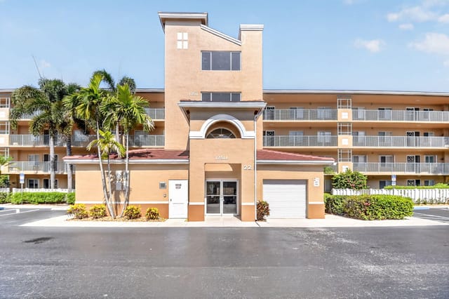 12511 Imperial Isle Drive 205, Boynton Beach, FL 33437