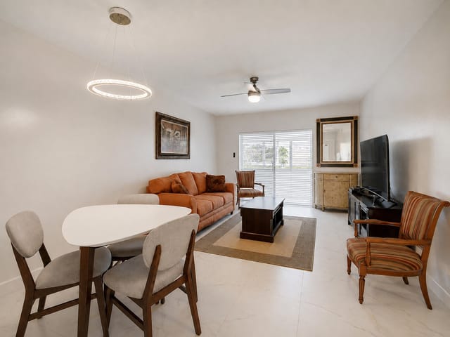 1115 Lake Terrace 208, Boynton Beach, FL 33426