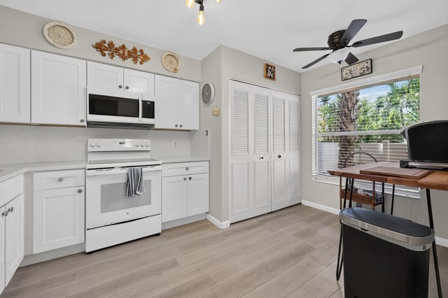 17_14527_Bonaire_Blvd-Kitchen-0015