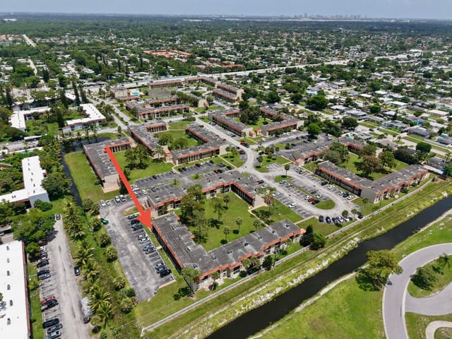 6120 FOREST HILL Boulevard 111, West Palm Beach, FL 33415