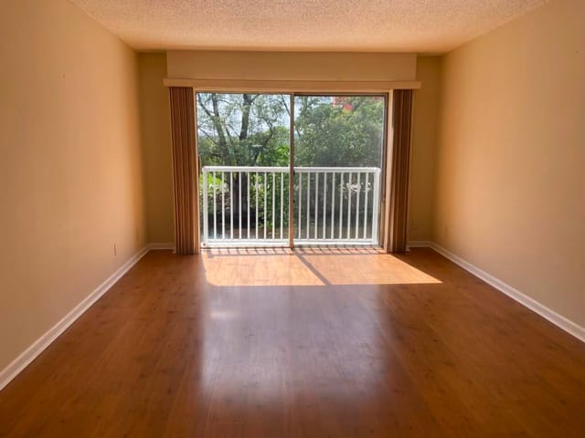 LIVINGROOM #204N