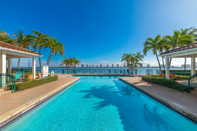 1145 Lake Shore Drive 206, Lake Park, FL 33403