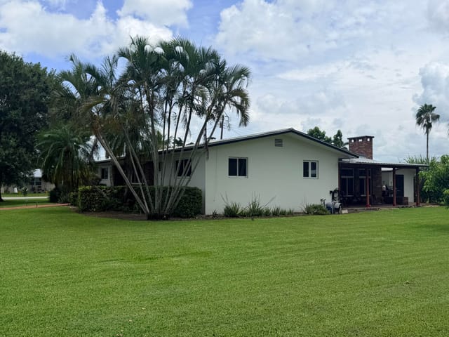 955 NW 4th St Street, Belle Glade, FL 33430