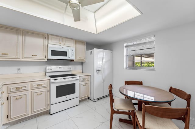 007-250JohnFKennedyDrive-107-Atlantis-FL