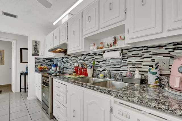 615 Laconia Circle, Greenacres, FL 33467