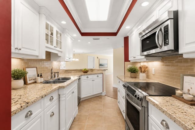 tiara-15c-granite-kitchen-white-cabinetr