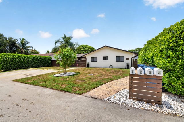 7701 NW 56TH Avenue, Fort Lauderdale, FL 33073