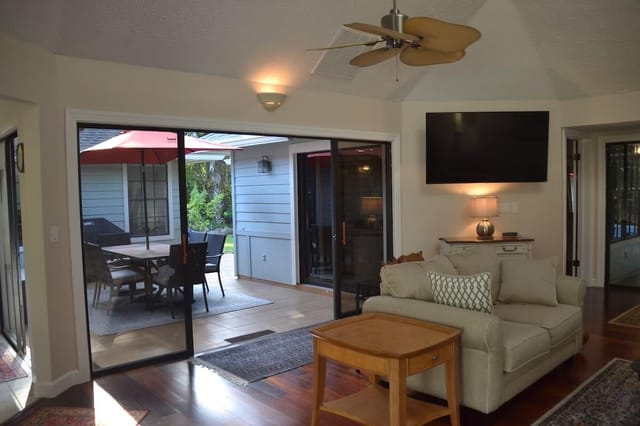 29_Living_Room_to_Atrium