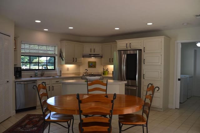 22_Kitchen_and_Dining_Area