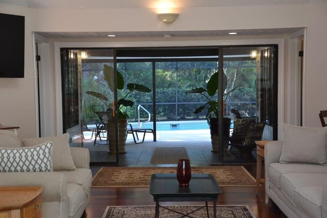 26_Living_Room_to_Pool