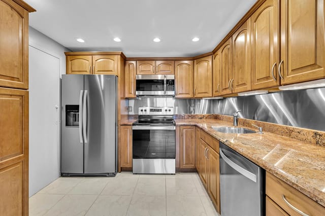 1170 N FEDERAL HWY #312-18