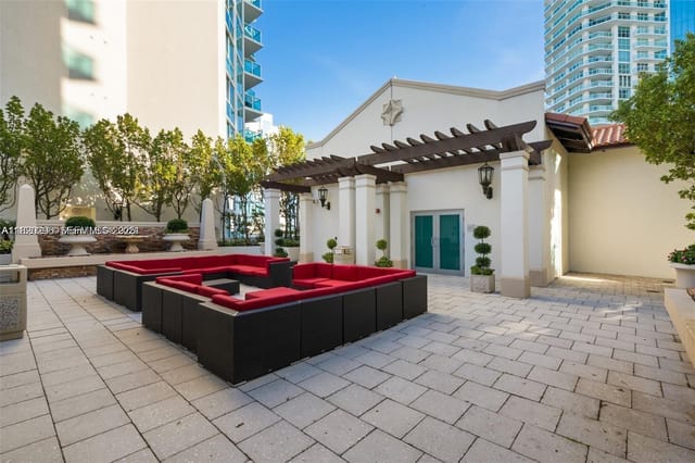 1121 Cactus Terrace 203, Delray Beach, FL 33445