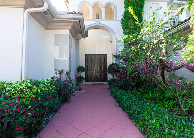 1811 front door