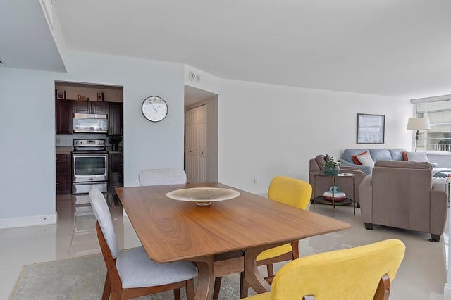 1170 N Federal Hwy - # 612 - 011