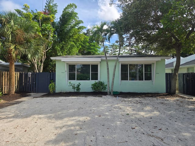 900 SE 12th Street, Fort Lauderdale, FL 33316