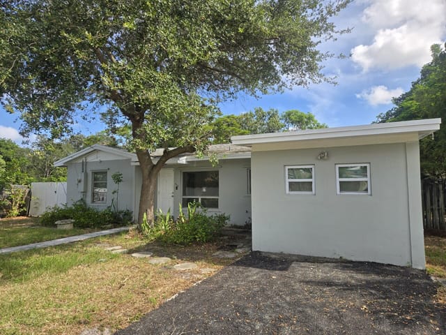 904 SE 12th Street, Fort Lauderdale, FL 33316