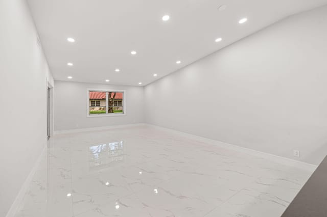 6 - Living Room 2