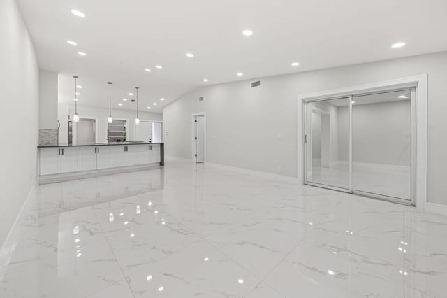 10 - Living Room 4