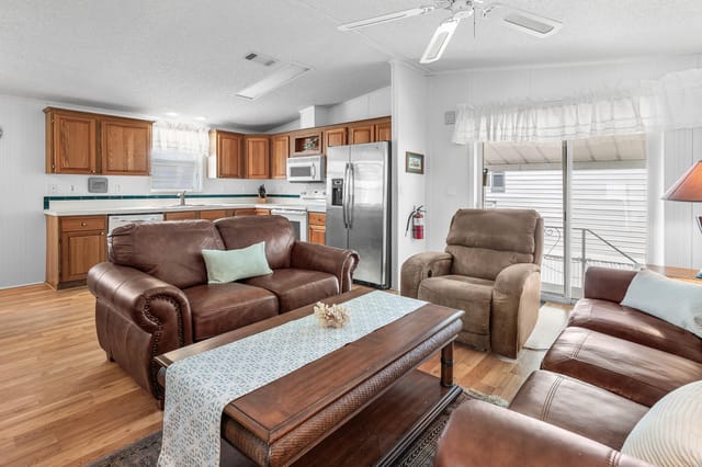 008-13HibiscusDrive-H-BrinyBreezes-FL-33