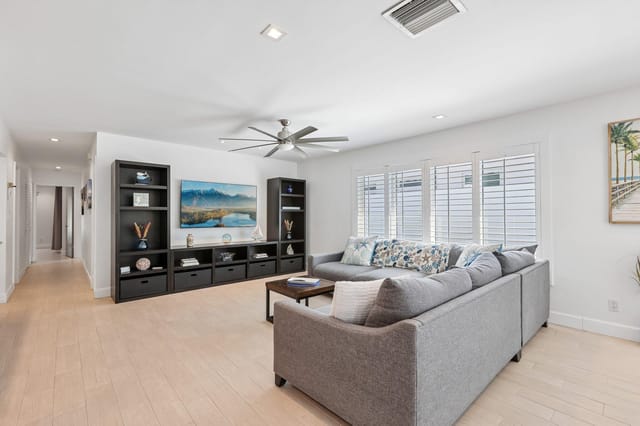 9-web-or-mls-NE 18th St-S0309-009