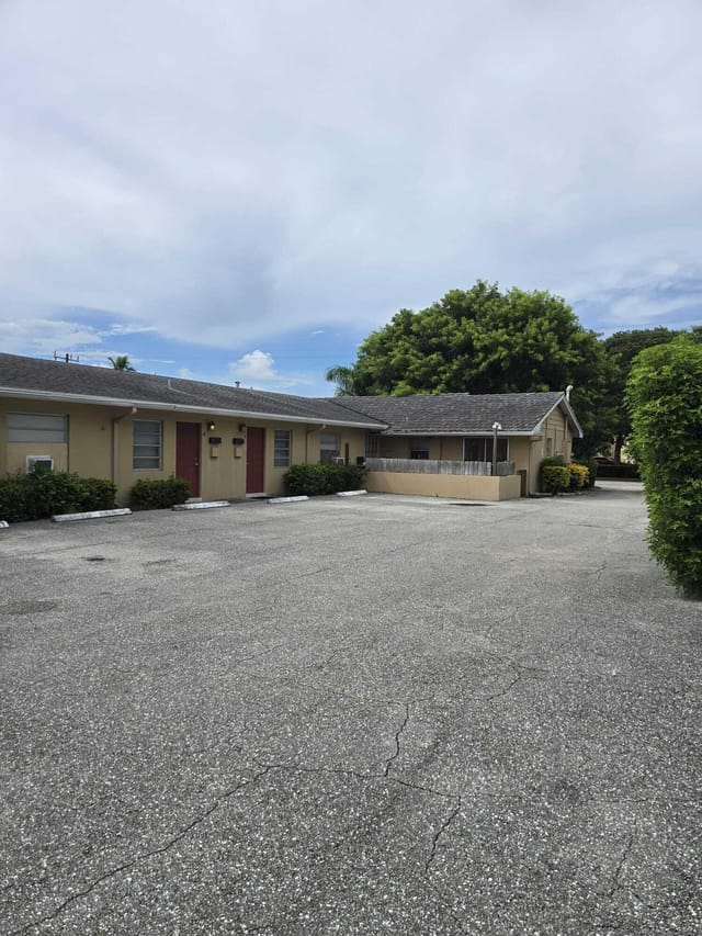330 SOUTHWIND Drive 6, North Palm Beach, FL 33408