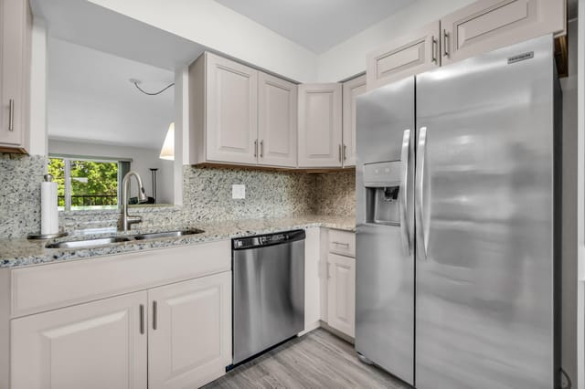 7267 HUNTINGTON Lane 403, Delray Beach, FL 33446