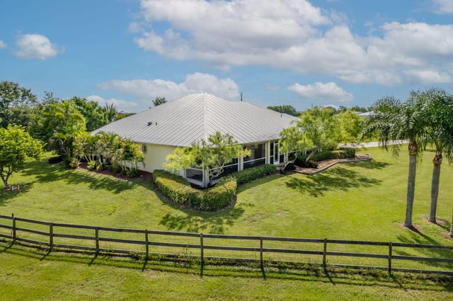 19005 SW GREY FOX Trail, Indiantown, FL 34956