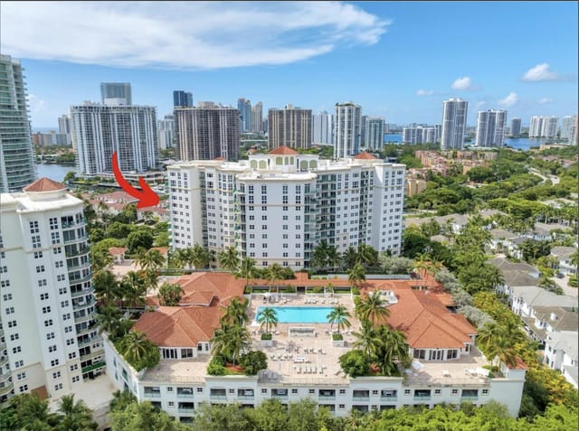 19900 E COUNTRY CLUB Drive 1020 ST, Aventura, FL 33180