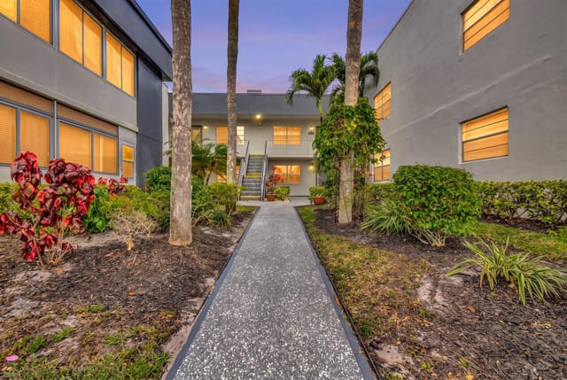 370 BURGUNDY H H, Delray Beach, FL 33484