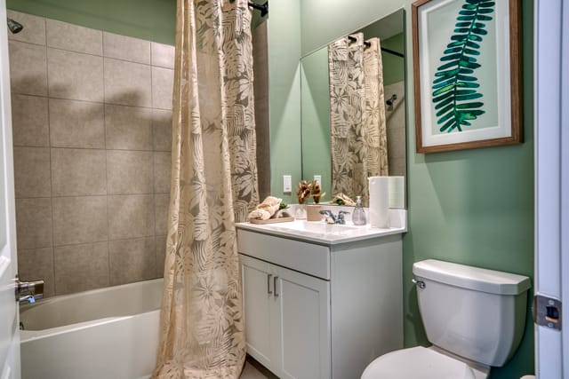 PBH_DelrayTrails_Hibiscus_Pic_Bath2_F1