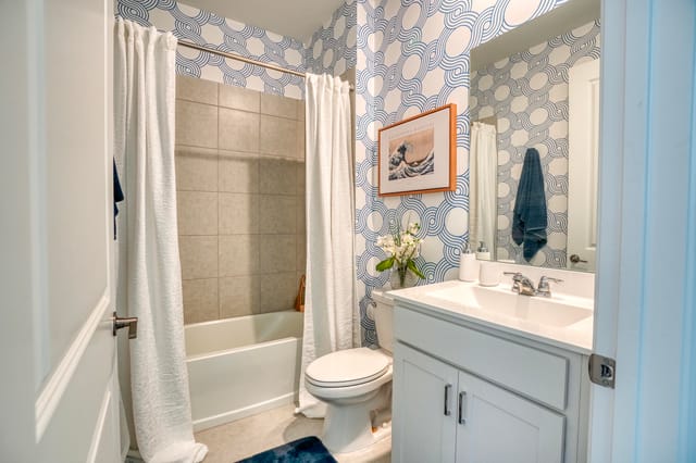 PBH_DelrayTrails_Orchid_Pic_Bath2_F1