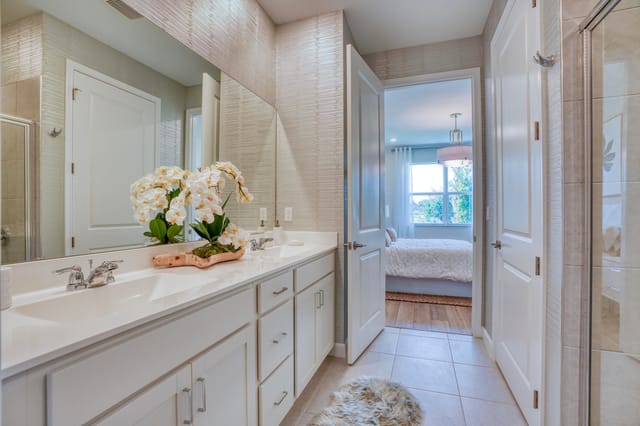 PBH_DelrayTrails_Orchid_Pic_Owners_Bath_