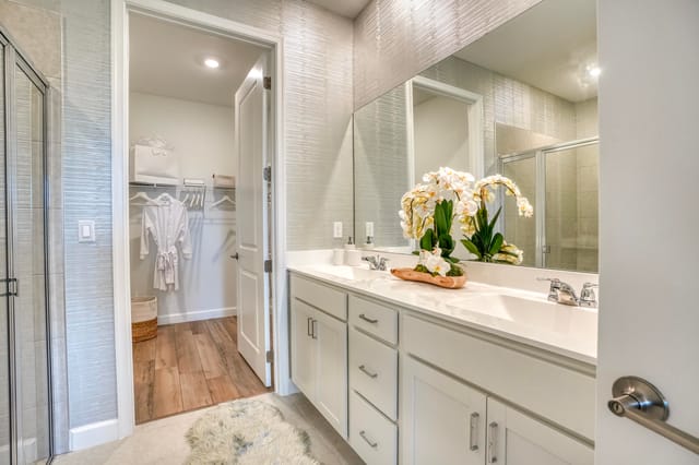 PBH_DelrayTrails_Orchid_Pic_Owners_Bath_