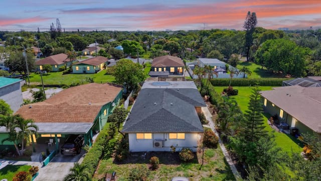 27 NW 14TH Avenue, Delray Beach, FL 33444
