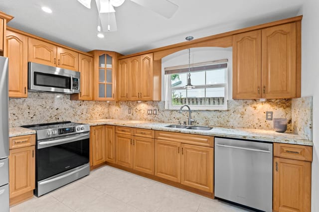 22-web-or-mls-A7407605
