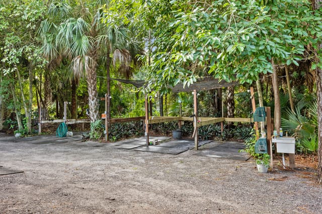 1711 Stallion Drive wash stalls