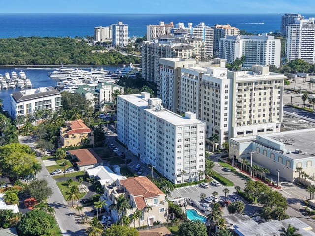2555 NE 11th Street 804, Fort Lauderdale, FL 33304