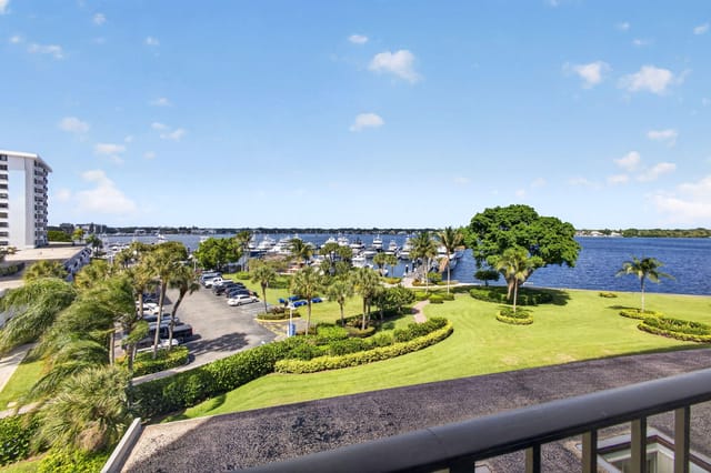 136 LAKESHORE Drive 511, North Palm Beach, FL 33408