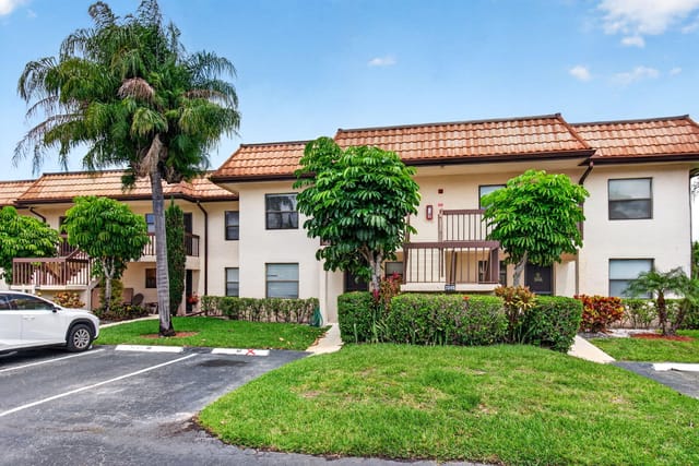 7245 Golf Colony Court 205, Lake Worth, FL 33467