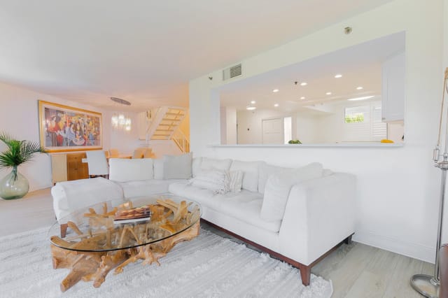 MODERN COASTAL LIVING