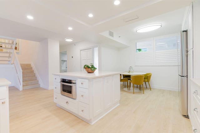 MODERN & BRIGHT