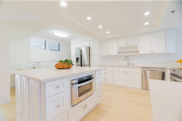 UPDATED EXPANSIVE KITCHEN