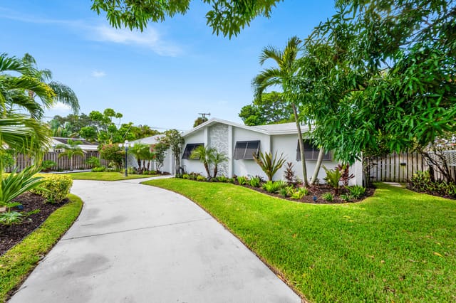 317 DALY Road, Tequesta, FL 33469