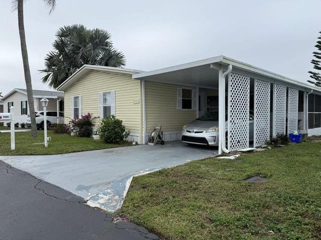 6085 Seashore Drive, Atlantis, FL 33462