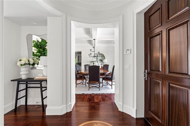 dash_FOYER_STRAIGHT_RIGHT