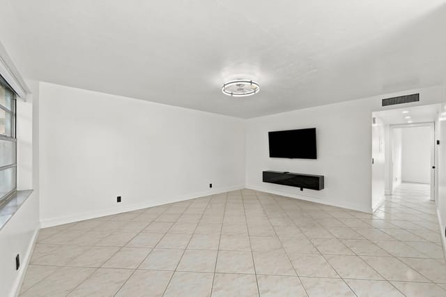 02_stl_7555_with_tv
