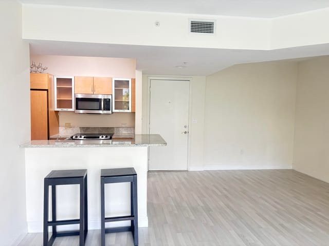 2775 NE 187TH Street 325, Aventura, FL 33180