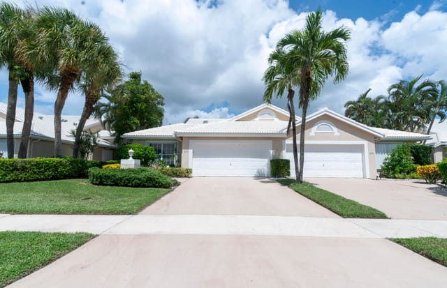 6113 GREENSPOINTE Drive 10, Boynton Beach, FL 33437
