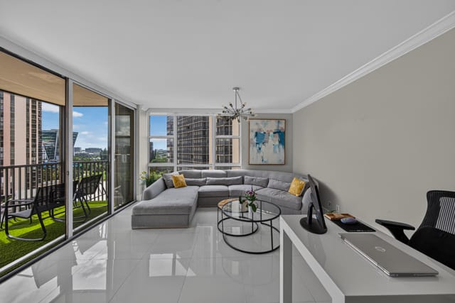 20379 W COUNTRY CLUB Drive 1139, Aventura, FL 33180