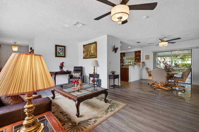 2156 SE Harlow St-006